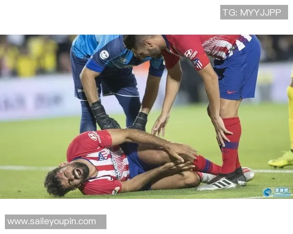 足球明星左腿受伤引发关注女球迷心痛不已的瞬间回顾