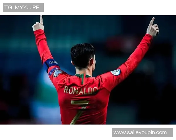 与邻居分享足球明星精彩瞬间的视频时光