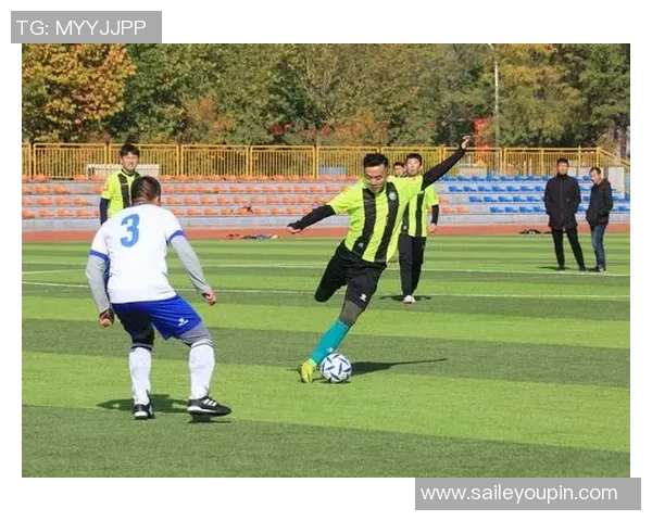 赵匡胤与现代足球明星同框合影展现历史与体育的完美结合