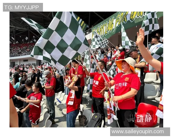 足球明星与球迷亲密互动现场瞬间分享快乐与激情